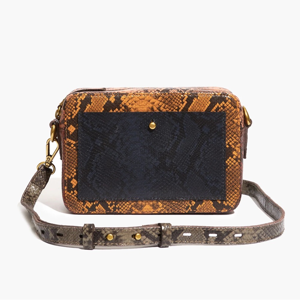 NWT! Madewell transport camera bag in color lock snake print